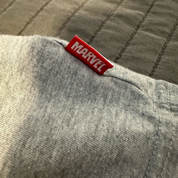 Uniqlo Marvel and Jason Polan collab - Iron Man pocket Grey shirt size Medium - Picture 4 of 5